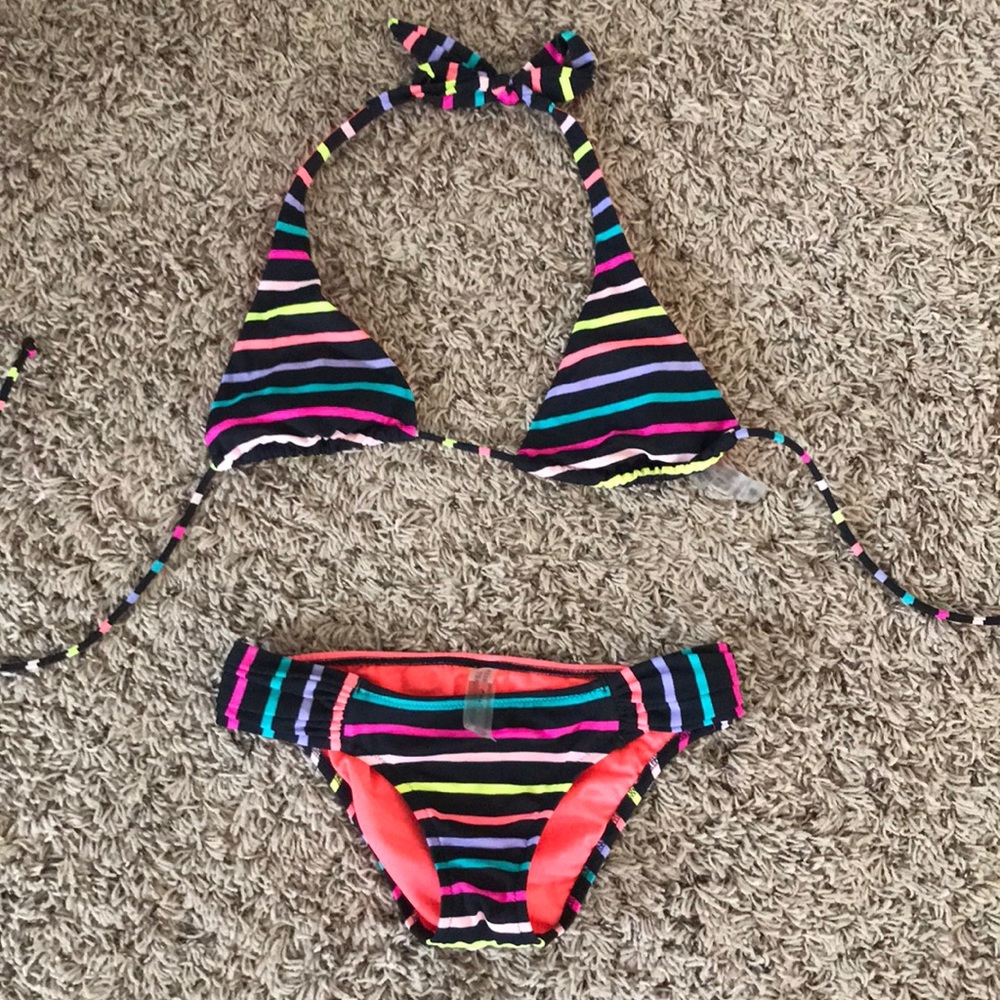 Triangle VS bikini